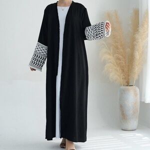 164. NWT Embroidered Robe